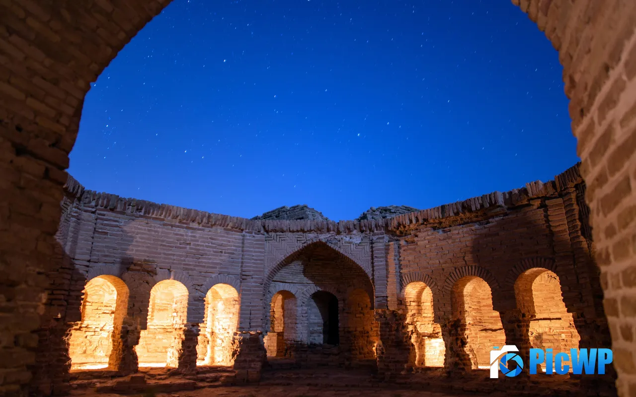 Deir Gchin Inn Starry Qom Province Iran 5K PC Wallpaper