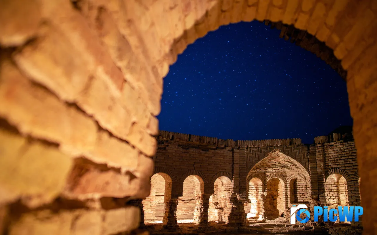 Deir Gchin Inn Night Starry Qom Province Iran 5K PC Wallpaper