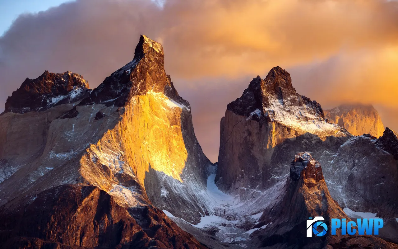 Peak Sunset Sunlight Torres del Paine Chile 5K PC Wallpaper