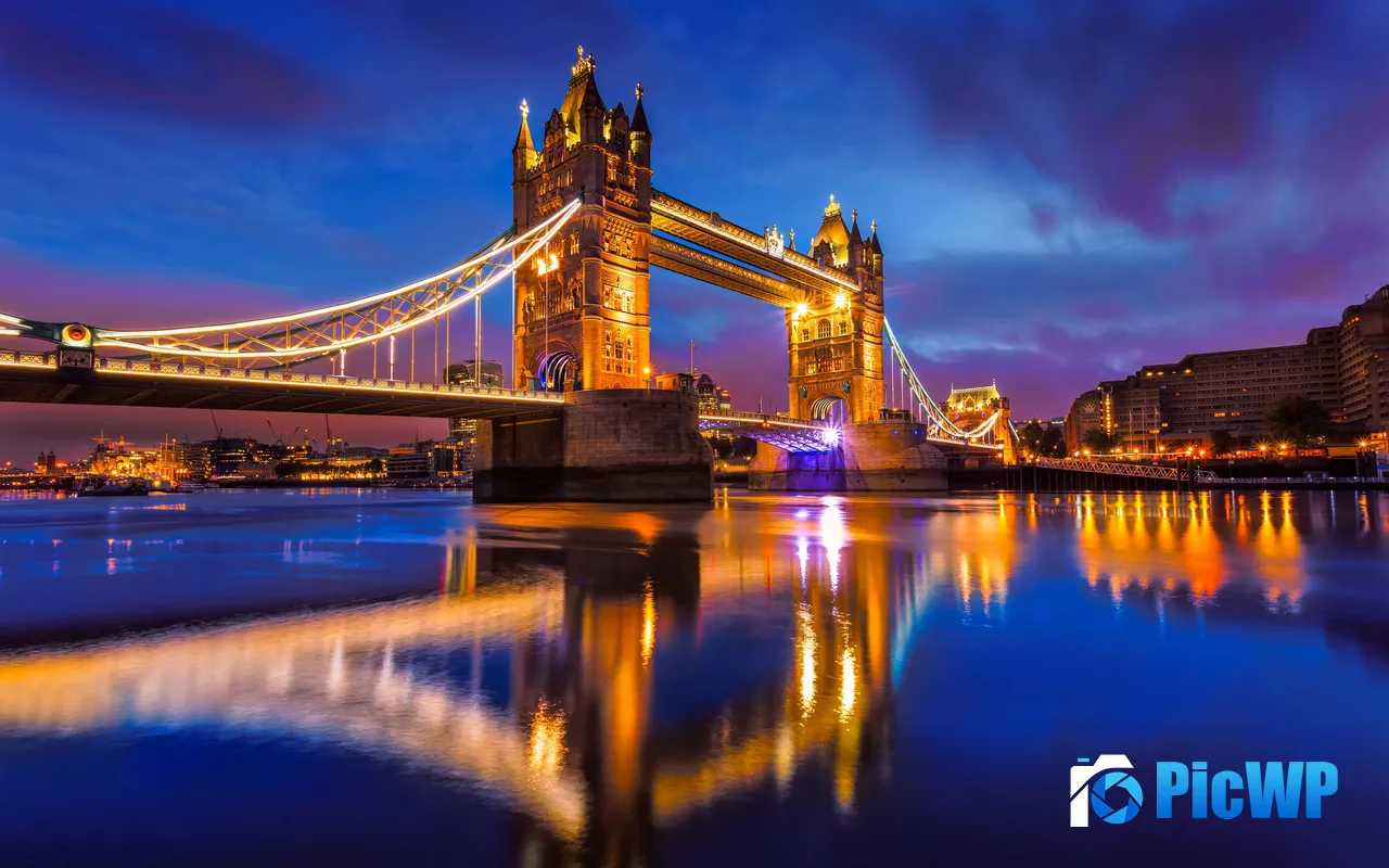 Tower Bridge Reflected River Thames London England 5K PC Wallpaper