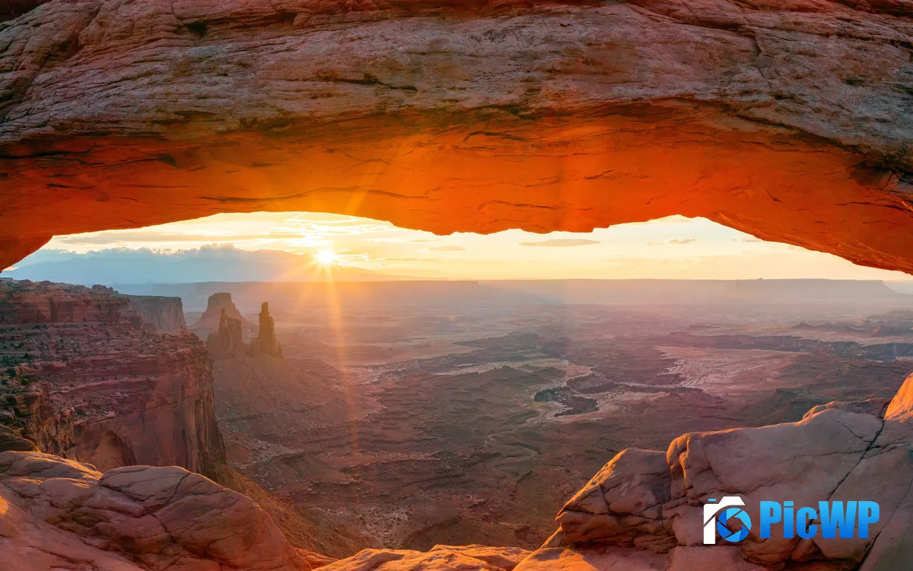 Sunrise Light Through Mesa Arch Utah USA 5K PC Wallpaper