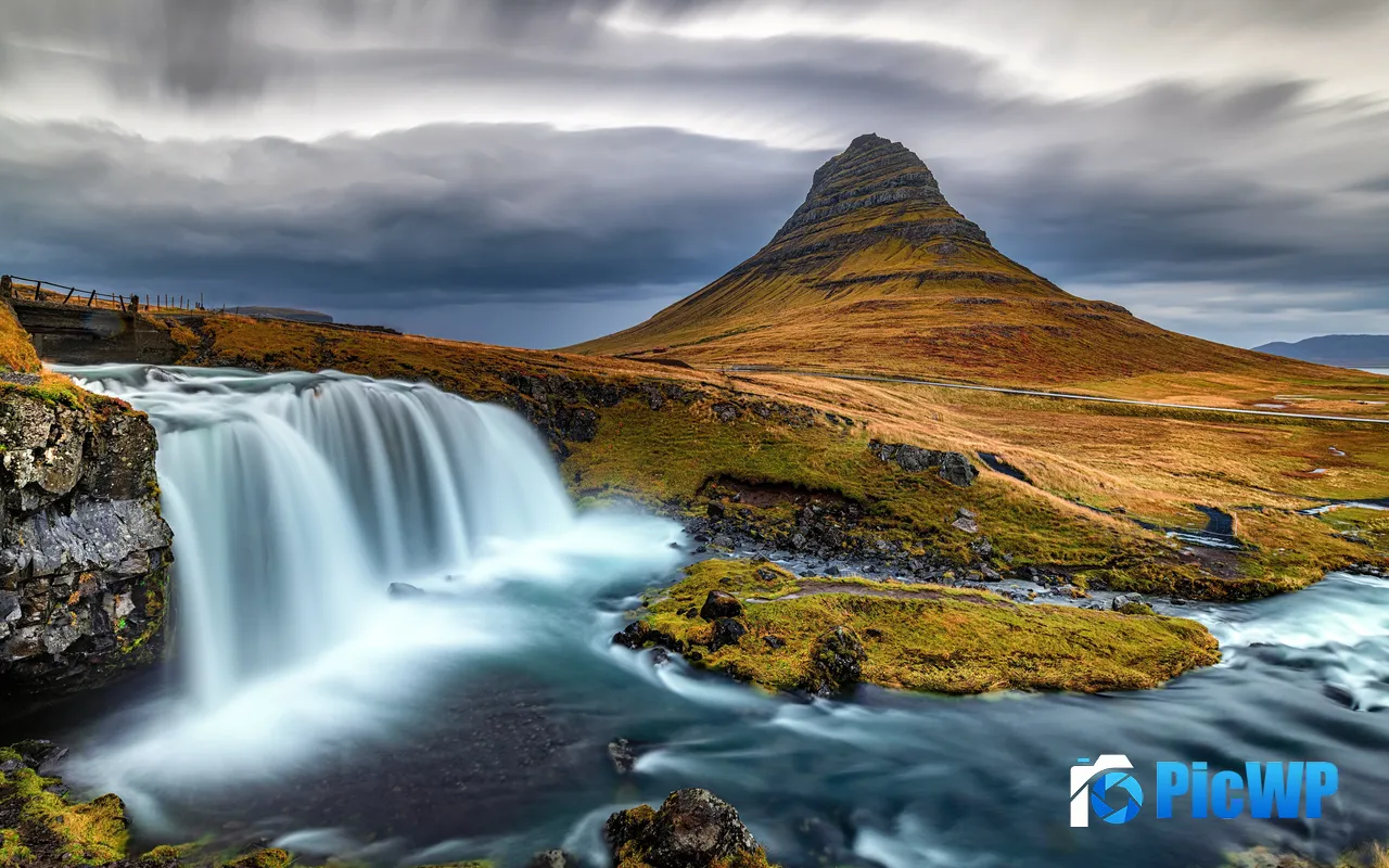 Iceland Kirkjufell Waterfalls Natural Beautiful Autumn 5K PC Wallpaper