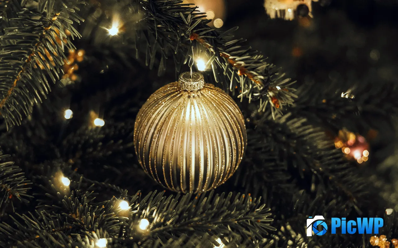 Merry Christmas Ornaments Golden Balls 2026 Happy New Year 5K PC Wallpaper