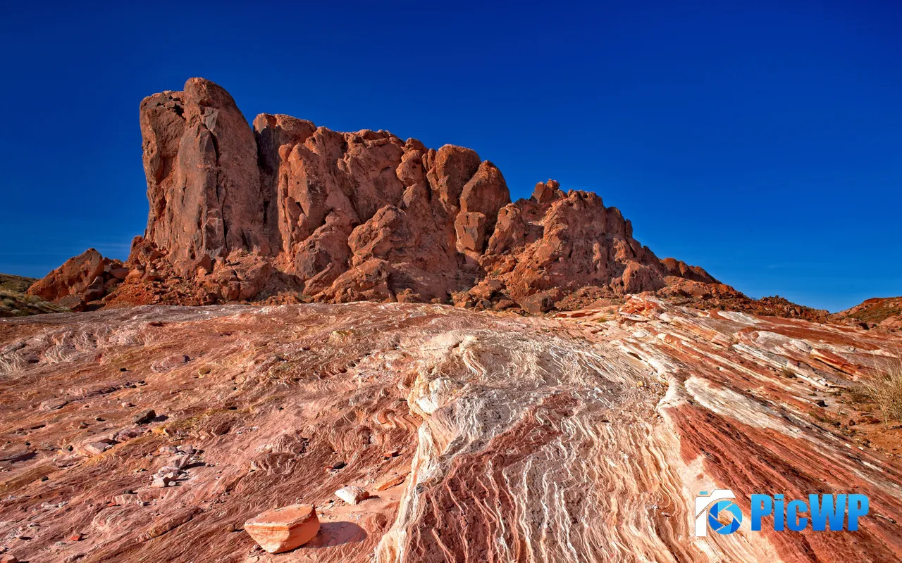 Blue Sky Firewave Trail Red Valley of Fire Nevada USA 5K PC Wallpaper