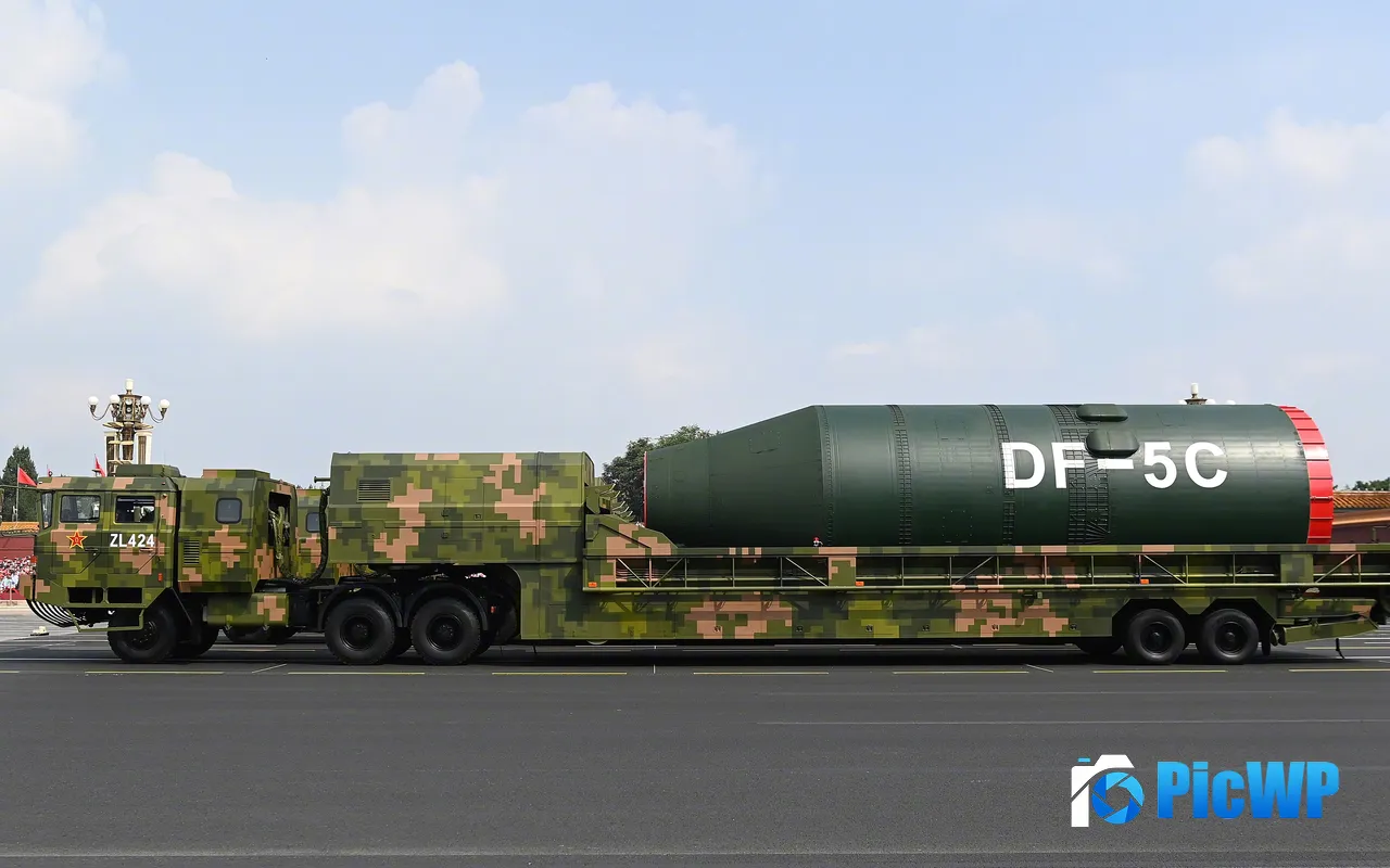 Dong Feng 5C liquid fueled intercontinental strategic nuclear missile HD 5K PC Wallpaper