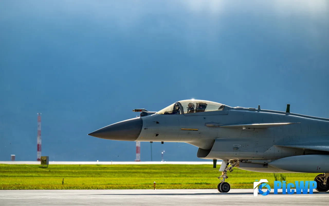 Daily Training Chinese Fighter Aircraft Airport Military 5K PC Wallpaper