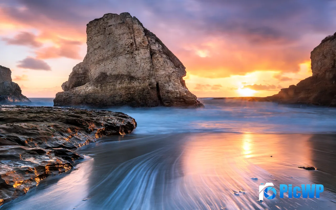 Rock Santa Cruz Beach Waves California USA 5K PC Wallpaper