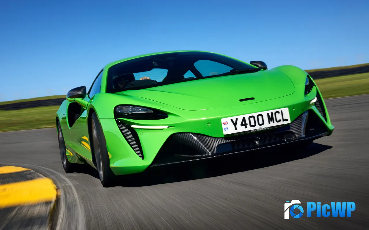 Mclaren Artura Green Series 2025 Supercar 5K PC Wallpaper