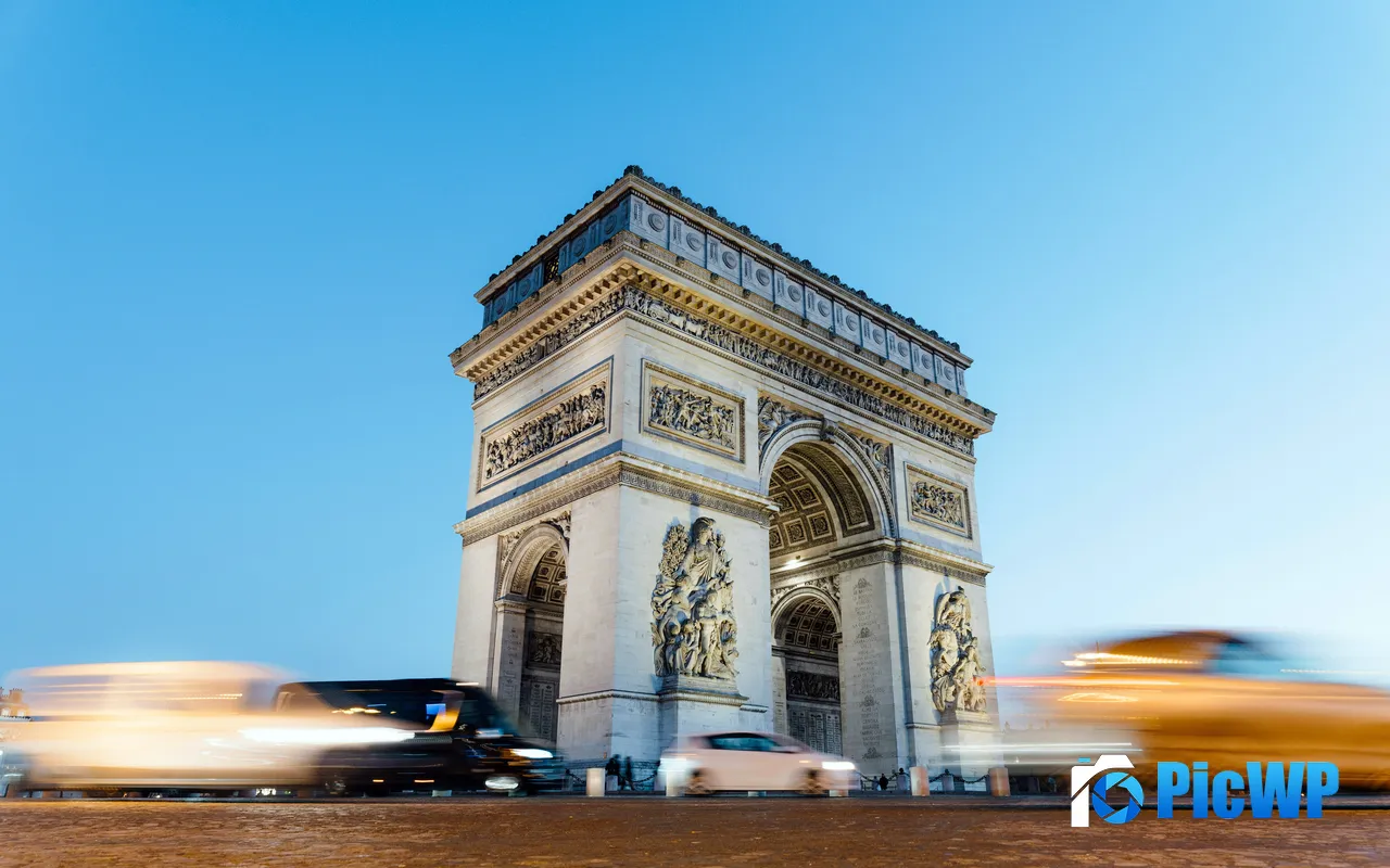 City Landmark Arc de Triomphe Trafic Paris France 5K PC Wallpaper