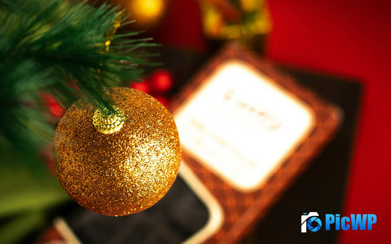 Christmas Ornaments Golden Balls 2025 <font color=red>Happy</font> New Year 5K PC Wallpaper