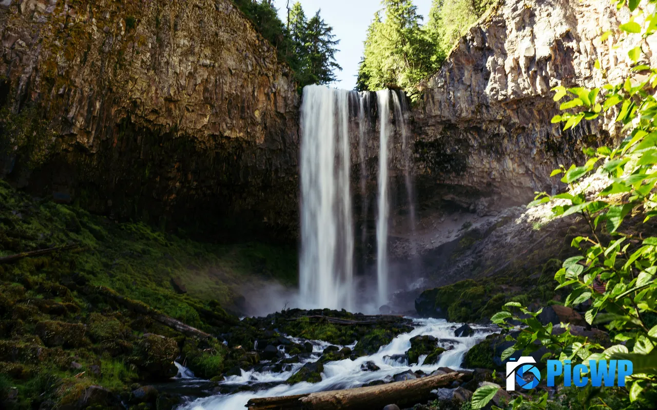 <font color=red>Sunlight</font> Valley Tamanawas Falls Oregon USA 5K PC Wallpaper
