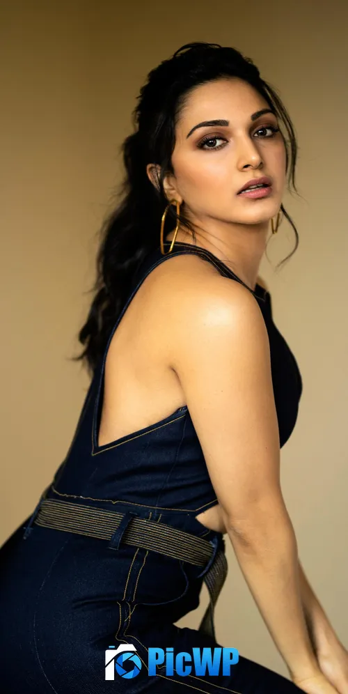 Kiara Advani Denim outfit 3K Mobile Wallpaper