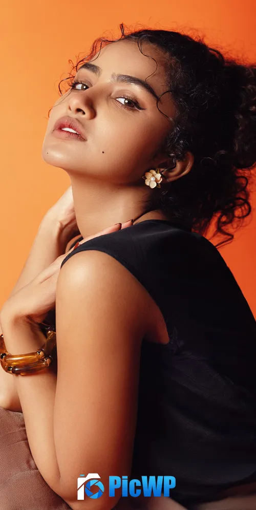 Anupama Parameswaran Photoshoot 3K Mobile Wallpaper