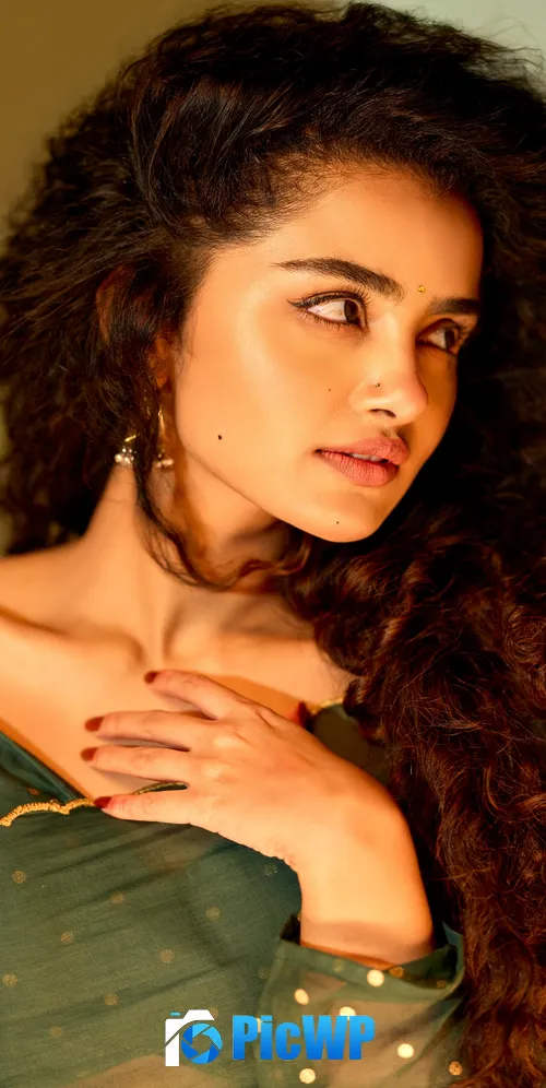 Anupama Parameswaran Vertical 3K Mobile Wallpaper