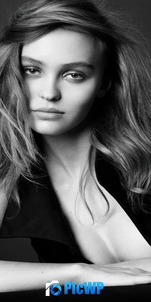 Lily Rose Depp Black and White 3K Mobile Wallpaper