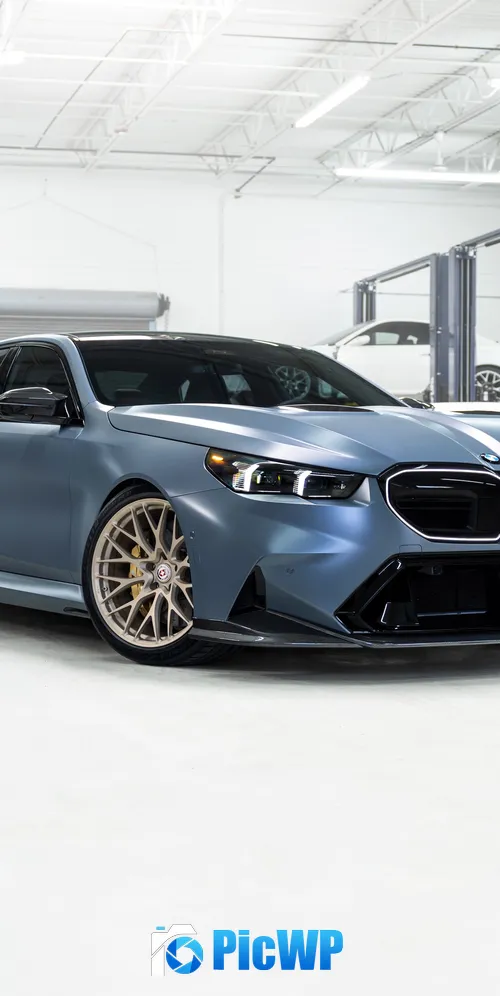 BMW M5 3K Mobile Wallpaper