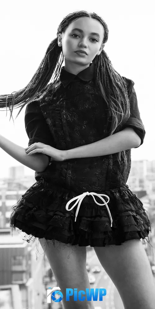 Nico Parker Black and White 3K Mobile Wallpaper