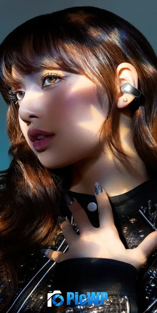Lisa Bose 3K Mobile Wallpaper