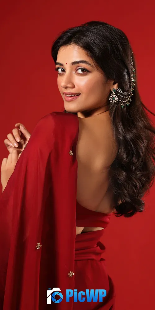 Bhagyashri Borse Red aesthetic 3K Mobile Wallpaper
