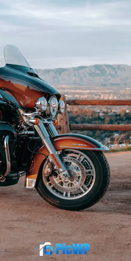 Harley-Davidson FLHTCUTG Tri Glide Ultra 3K Mobile Wallpaper
