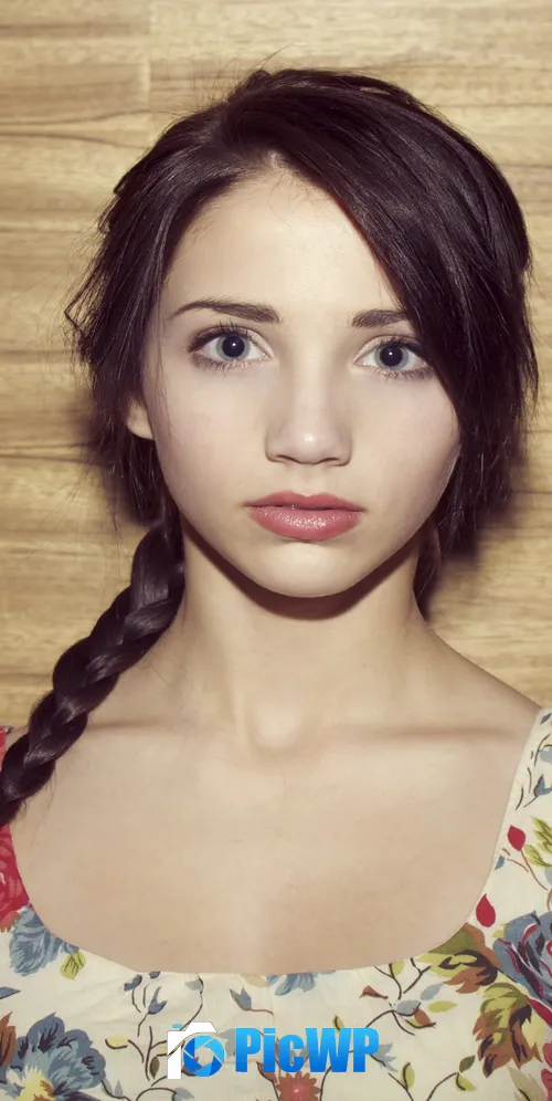 Emily Rudd 3K Mobile Wallpaper