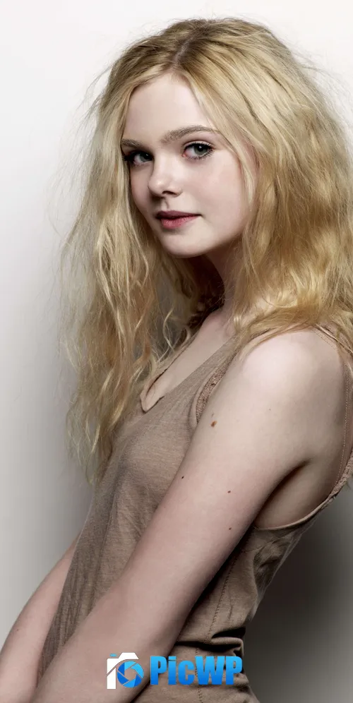 Elle Fanning 12K 3K Mobile Wallpaper