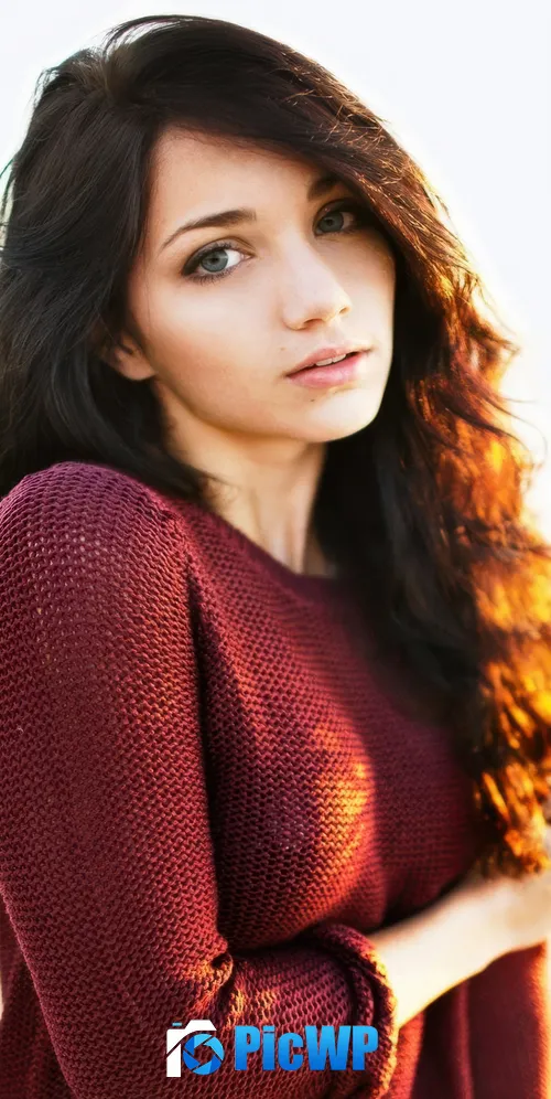 Emily Rudd White background 3K Mobile Wallpaper