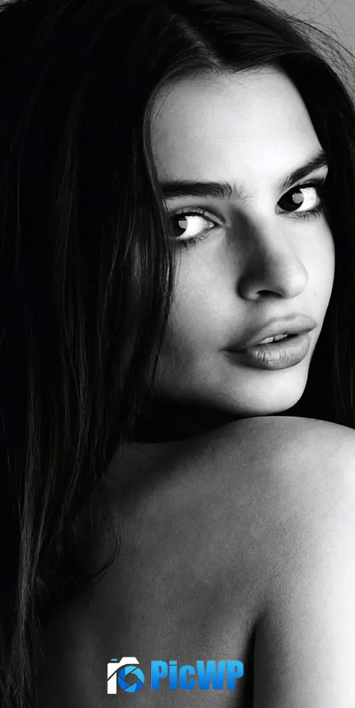 Emily Ratajkowski Portrait 3K Mobile Wallpaper