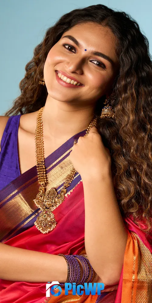 Kayadu Lohar Saree 3K Mobile Wallpaper