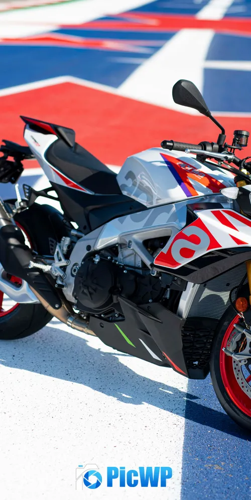 Aprilia Tuono V4 Factory Limited edition 3K Mobile Wallpaper