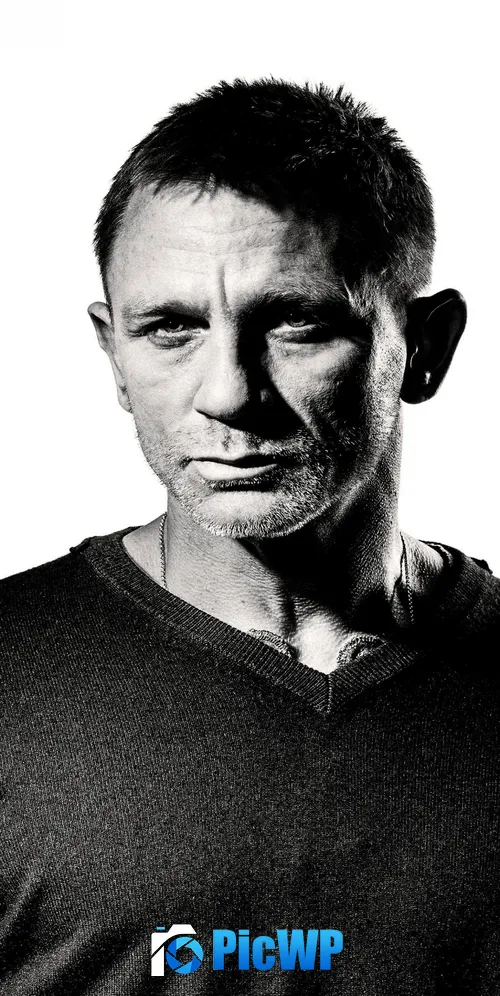 Daniel Craig James Bond 3K Mobile Wallpaper