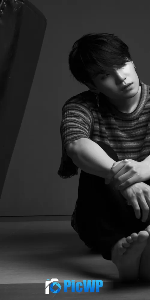 Suga Monochrome 3K Mobile Wallpaper