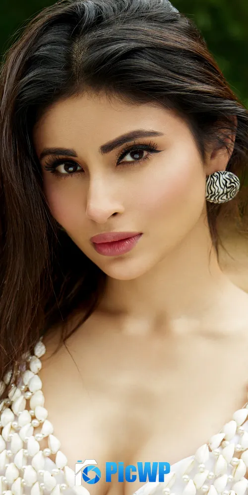Mouni Roy Closeup 3K Mobile Wallpaper