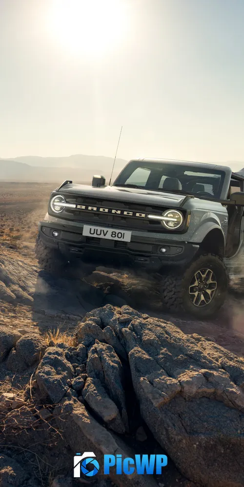 Ford Bronco 4-door Outer Banks Off-Road SUV 3K Mobile Wallpaper