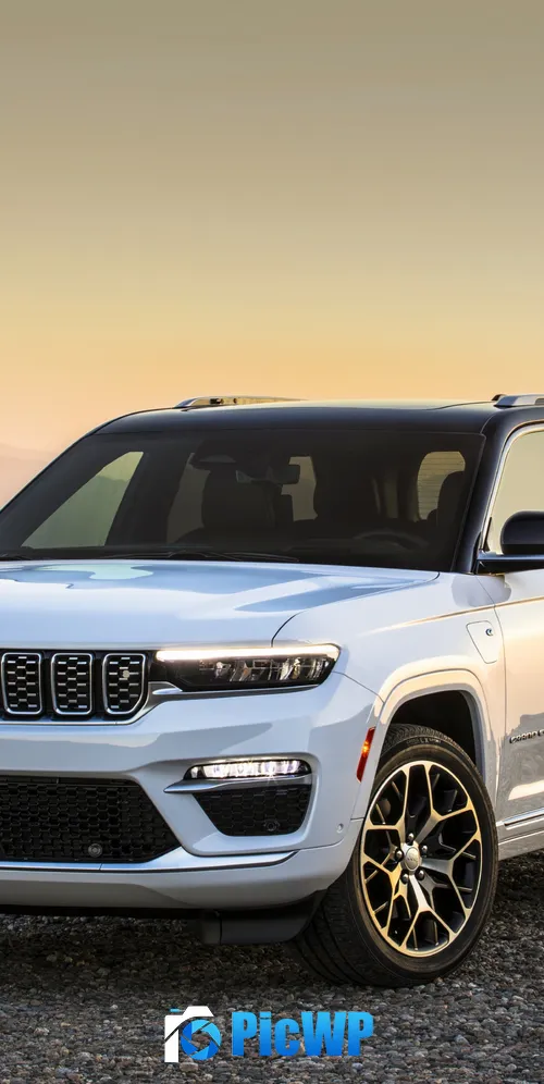 Jeep Grand Cherokee Summit 2022 3K Mobile Wallpaper