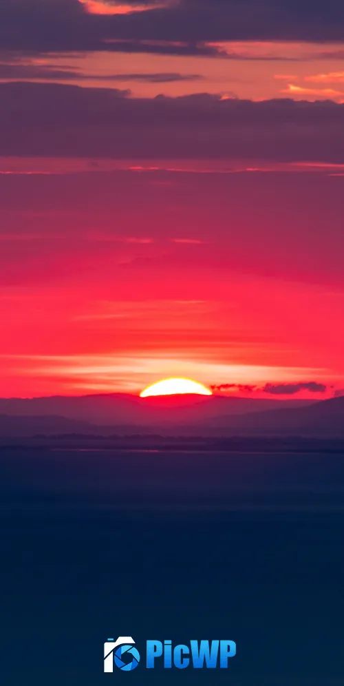 Sunset over the ocean 3K Mobile Wallpaper