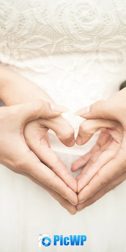 Hands together Love heart 3K Mobile Wallpaper