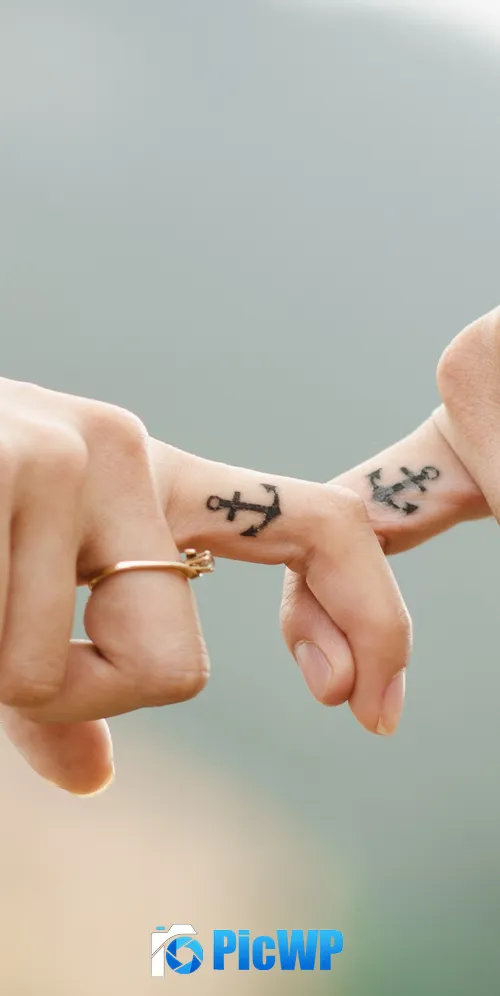 Couple Hands together 3K Mobile Wallpaper