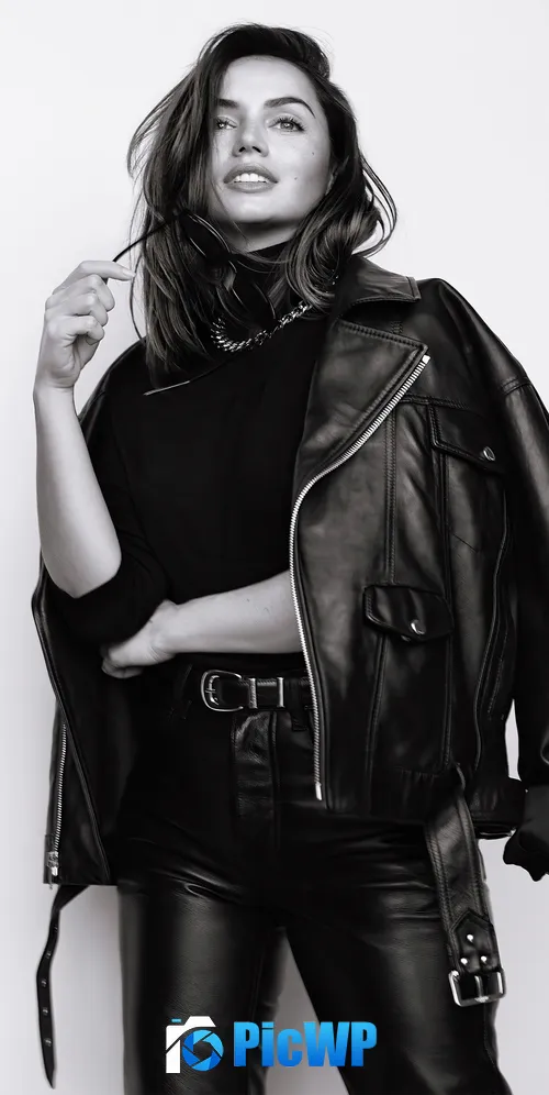 Ana de Armas Monochrome 3K Mobile Wallpaper