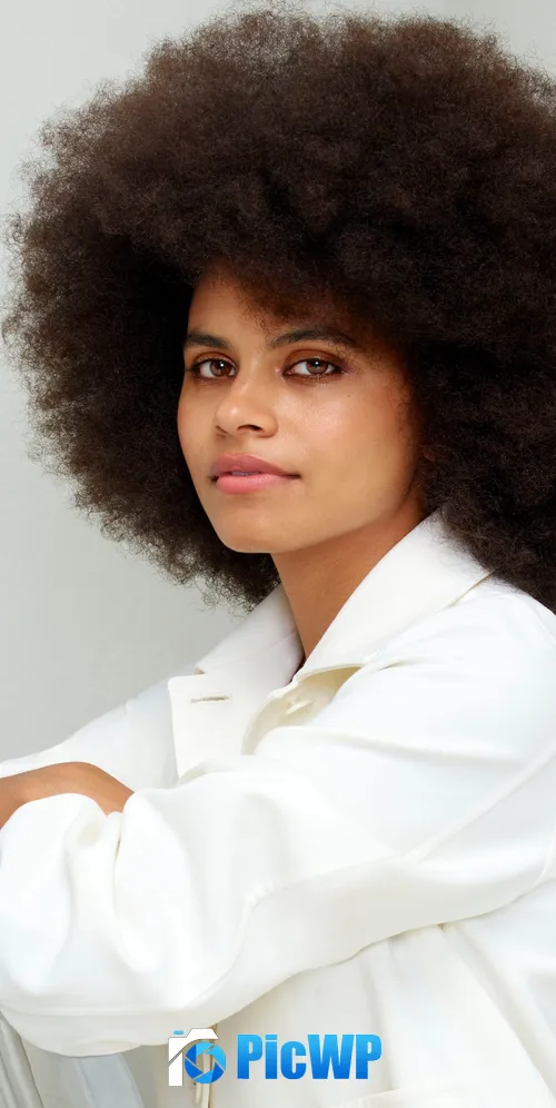 Zazie Beetz 3K Mobile Wallpaper