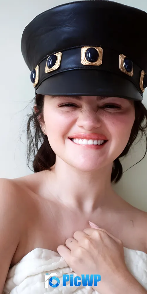 Selena Gomez Perfect Magazine 3K Mobile Wallpaper