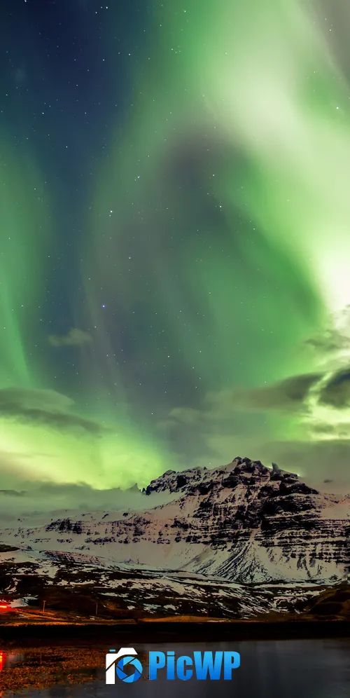 Northern Lights Aurora Borealis 3K Mobile Wallpaper