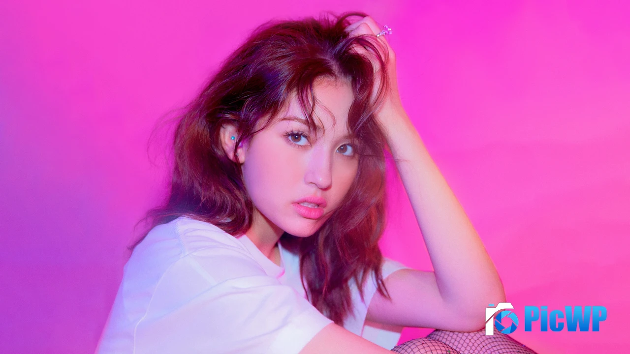 Jeon Somi Vertical 4K PC Wallpaper