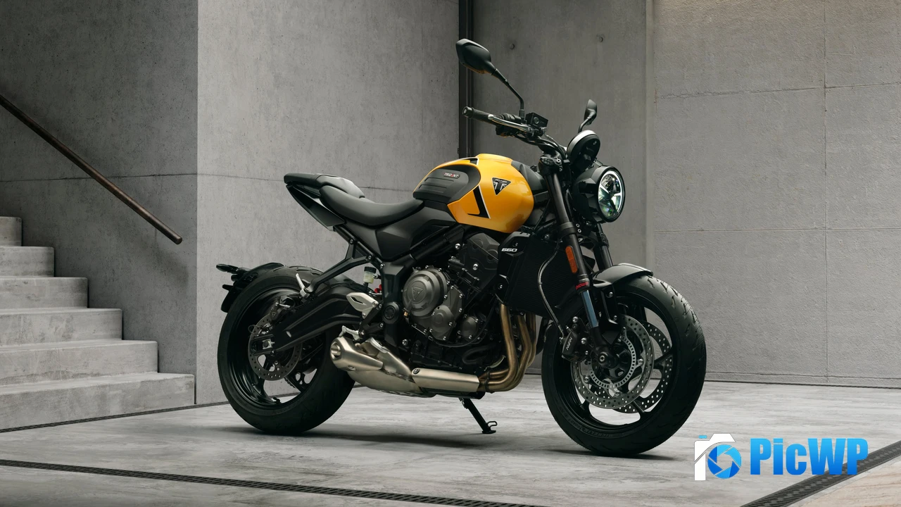 Triumph Trident 660 2026 4K PC Wallpaper