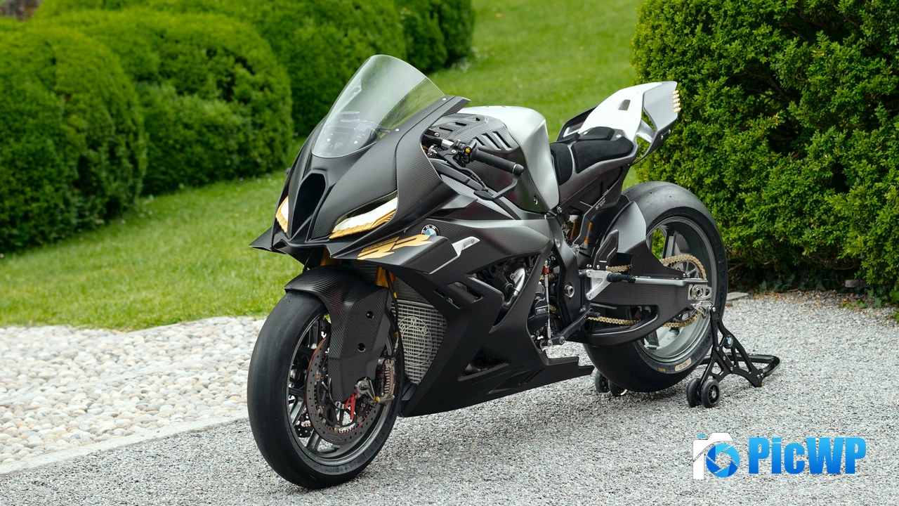 BMW Motorrad Concept RR Outdoor 4K PC Wallpaper