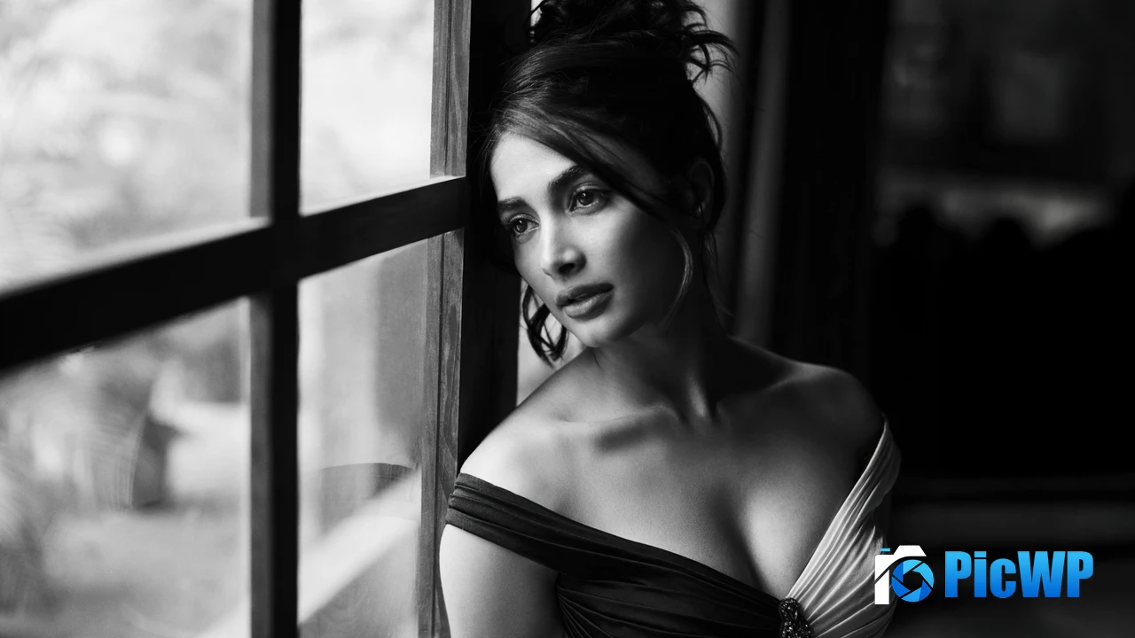 Pooja Hegde Black and White 4K PC Wallpaper