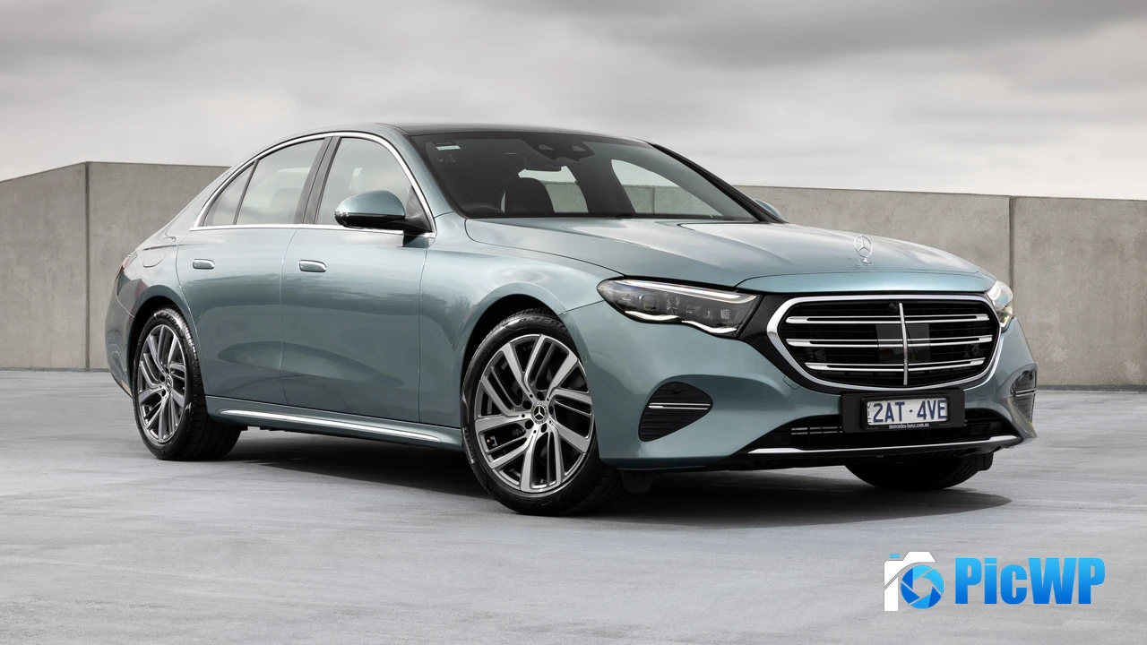 Mercedes-Benz E 200 Exclusive Line 2025 4K PC Wallpaper
