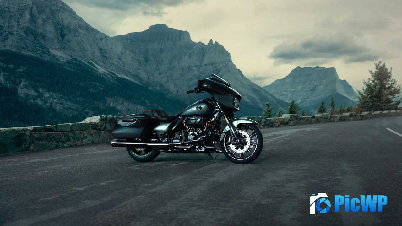 Harley-Davidson FLHXSE CVO Street Glide 4K PC Wallpaper