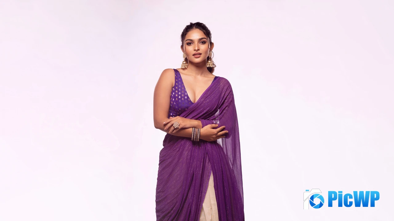 Kayadu Lohar Purple saree 4K PC Wallpaper