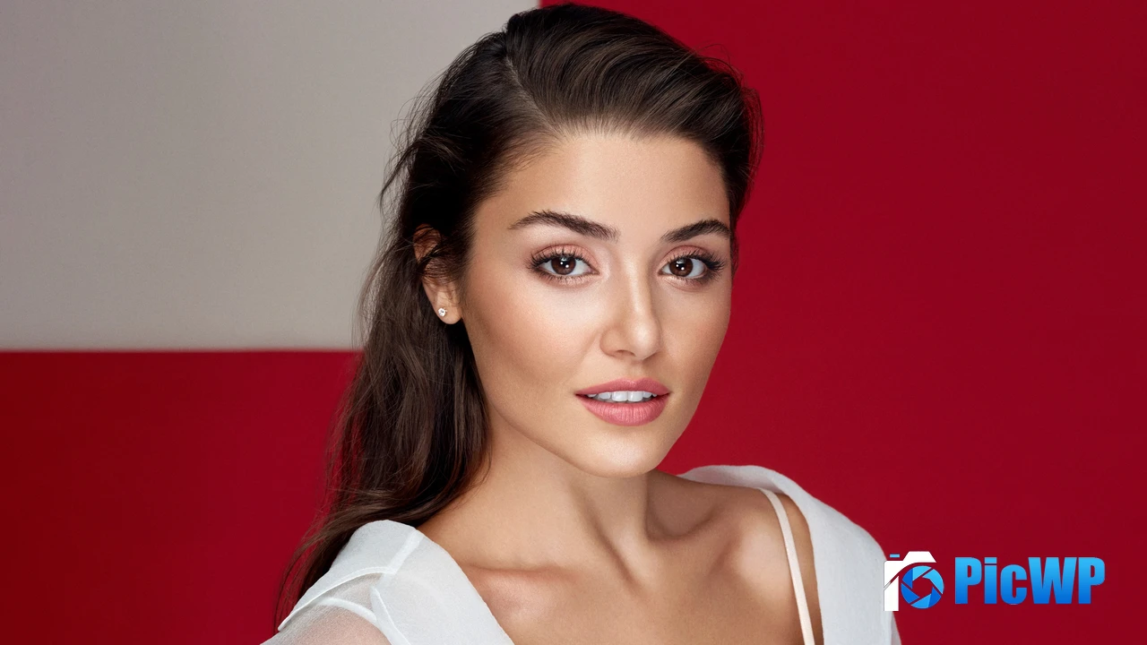 Hande Ercel Turkish actress 4K PC Wallpaper